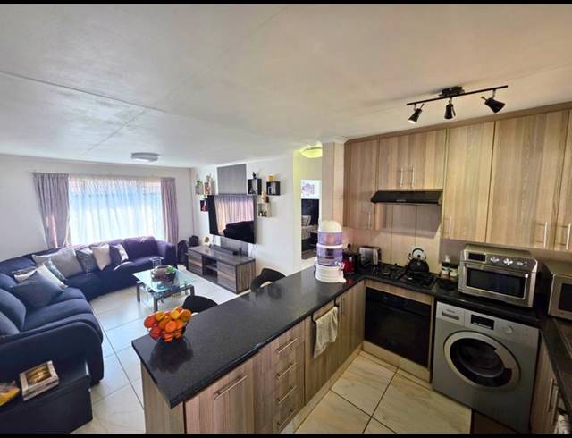 1 BEDROOM APARTMENT FOR SALE IN GLEN MARAIS